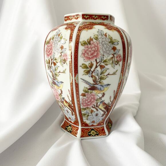 Vintage Japanese Imari Porcelain Vase - Hand-Painted Floral and Bird Design - Picture 1 of 6